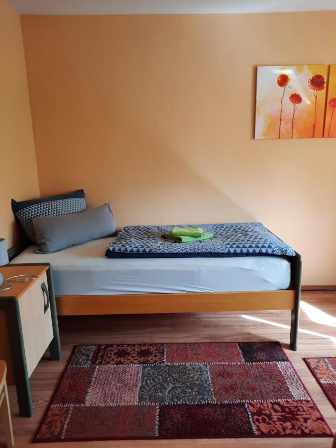 Monteur- Und Ferienwohnung In Hainichen - Obergeschoss Oder Dachgeschoss - Familie Weber Bockendorf Экстерьер фото
